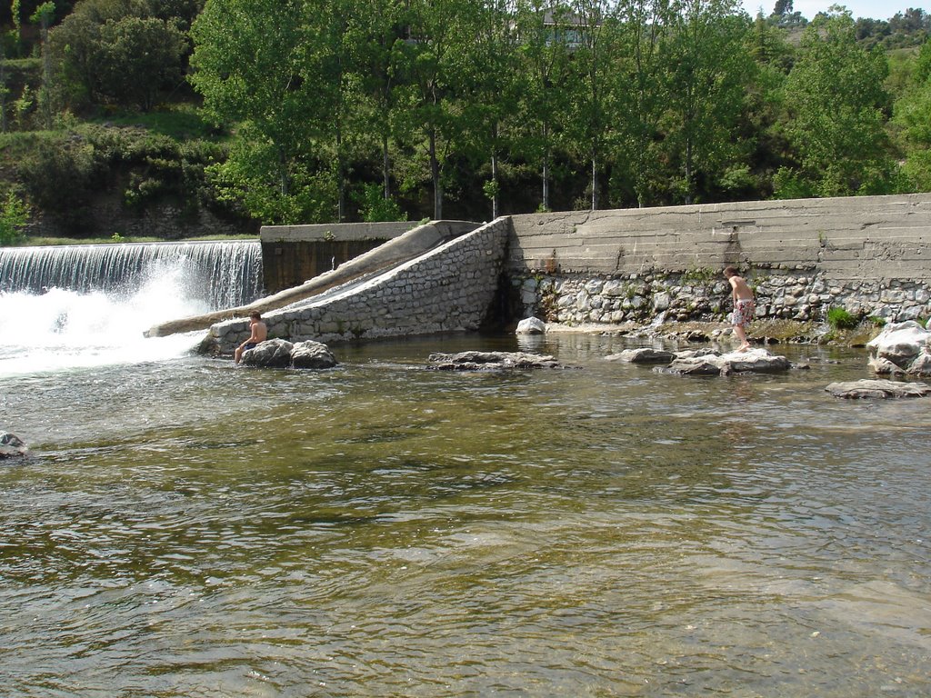 Passage canoë au Moulin de Sampzon by Lex Polman