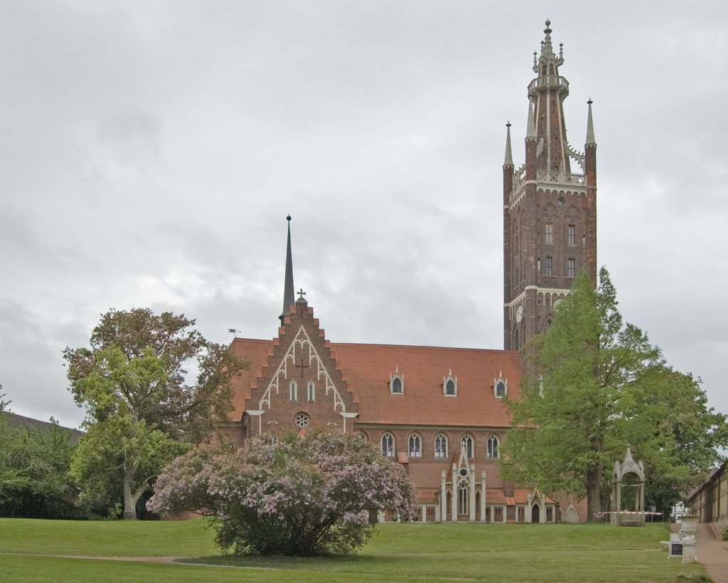 Neugotische Kirche St. Petri Wörlitz by Michael Heyne