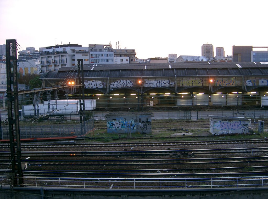 Paris, avenue de France : railway (RER C) by Jaune from BZH