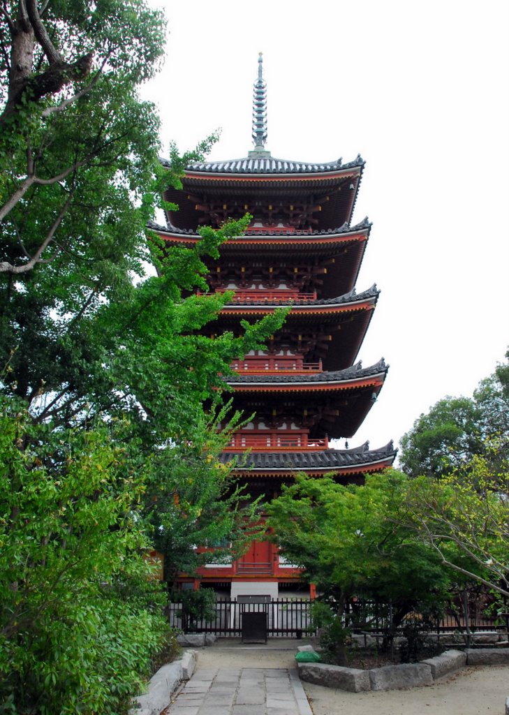 Shidoji Temple, The Shikoku Pilgrimage （五重塔　志度寺　四国遍路） by mandegan