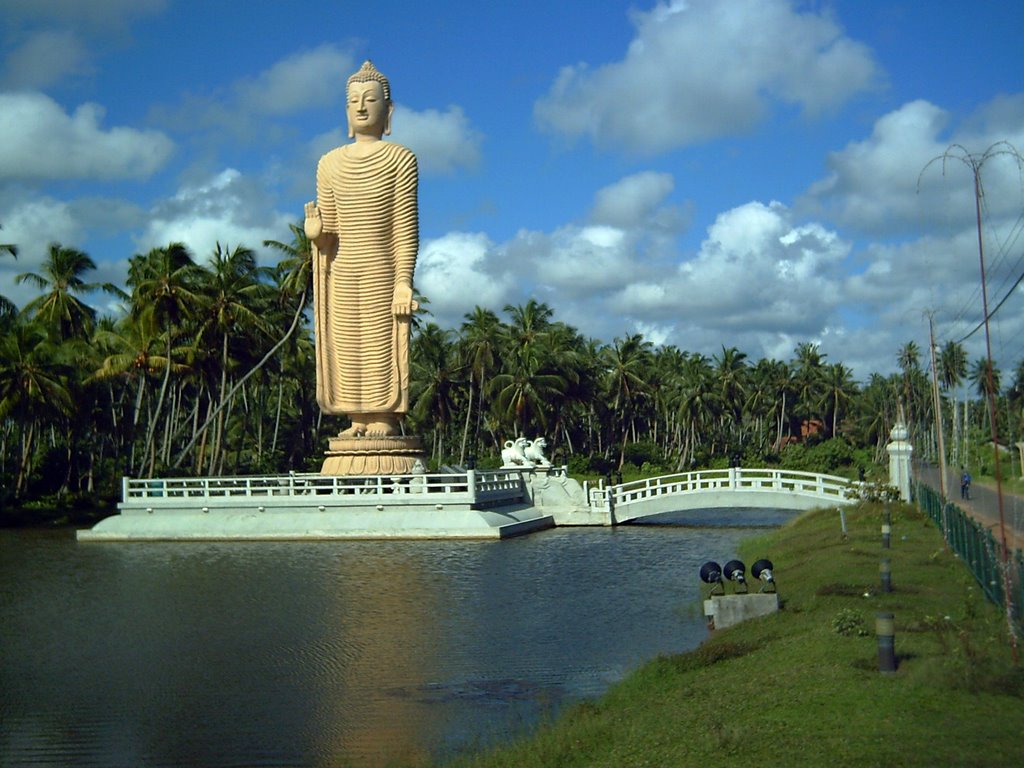 Bamiyan statue in sri lanka by NU1+ISHANI