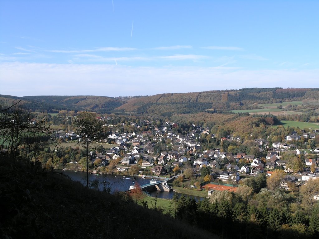 Obermaubach mit Staubecken, von der Mausauel aus gesehen. by Dirk W. Breuer