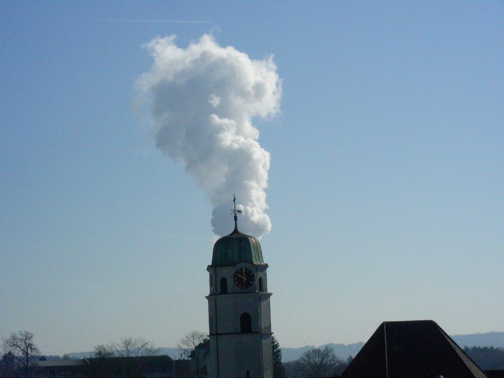 Kirchturm mit Dampfwolke by Markus Irniger