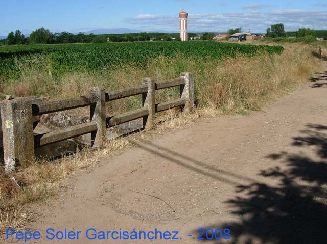 Llegando a Puente de Orbigo by pepesoler