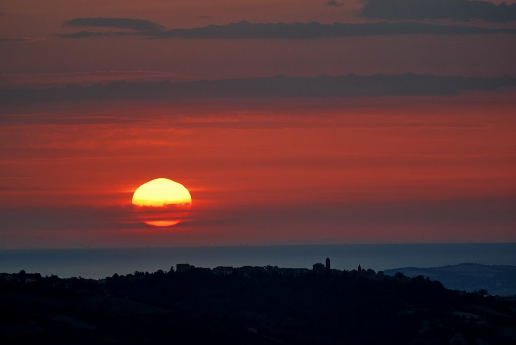 L'alba di "ieri" su Mondaino by Giuliano Mangani