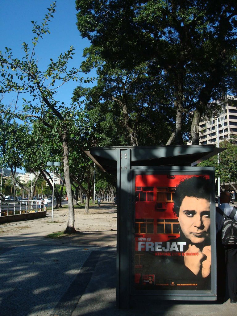 Bus shelter in Botafogo Beach by Emiliano Homrich