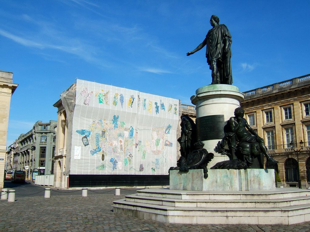 La place Royale pendant la restauration du bureau de poste, Reims by Patrick Chevallier