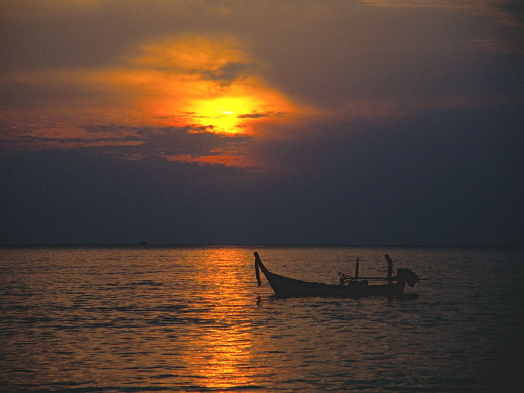 Phuket boat by Samuipix