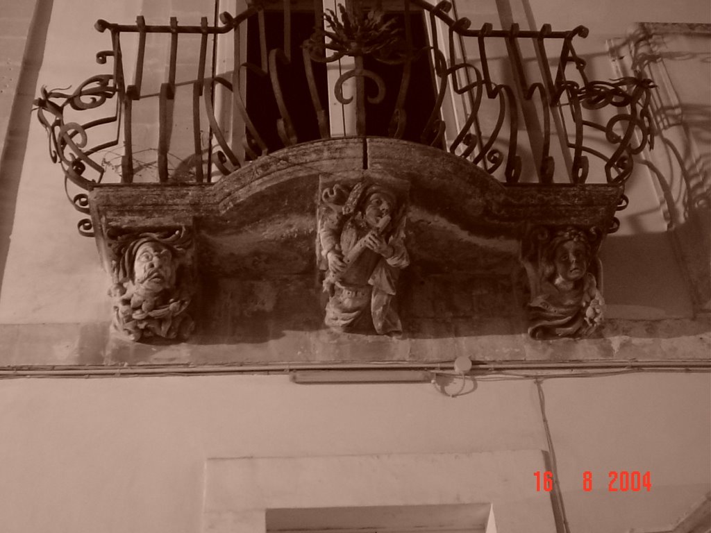 Balcone di palazzo la rocca by Tano Kalura