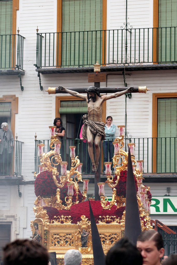 Cristo del Buen Fin en la Plaza de San Lorenzo. by Joaquín Gómez