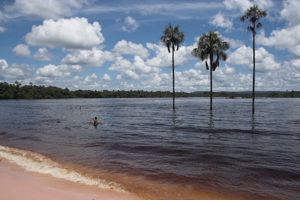 Canaima Bay by Wolfgang B.