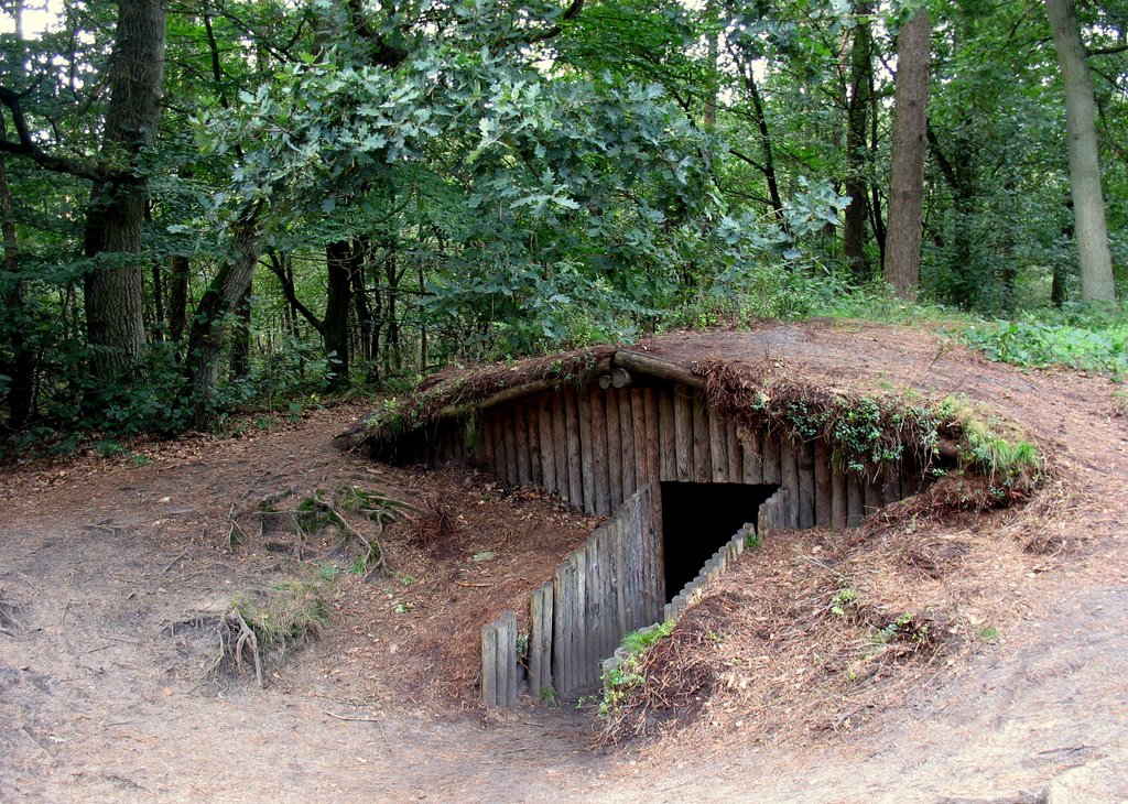 Place of refuge in the 'Secret village'. In 9 of these hides were 100 people hidden between 1942-1944. Het 'Verscholen dorp'... by Chris10 ©