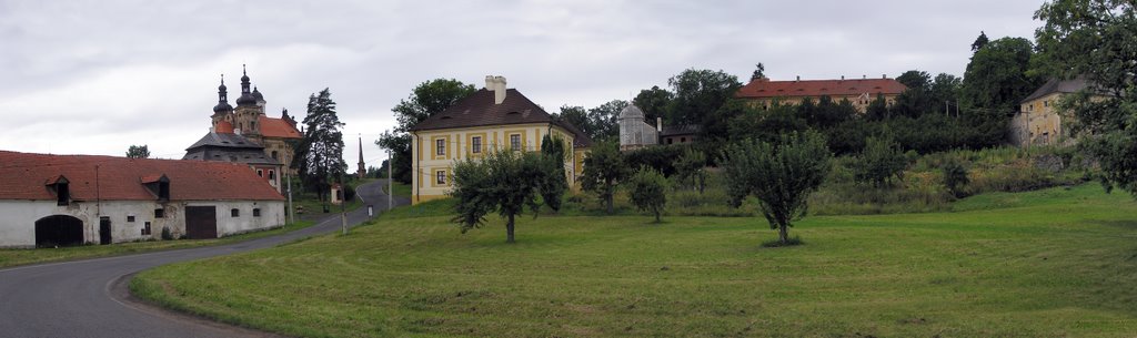 Kostel Nejsvětější Trojice, Hospital, skleník; Valeč by HuntBehind