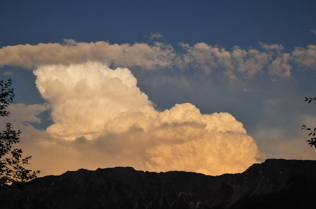 Wolken über dem Iseler bei Sonnenuntergang (Original) by erlebnis-foto.de