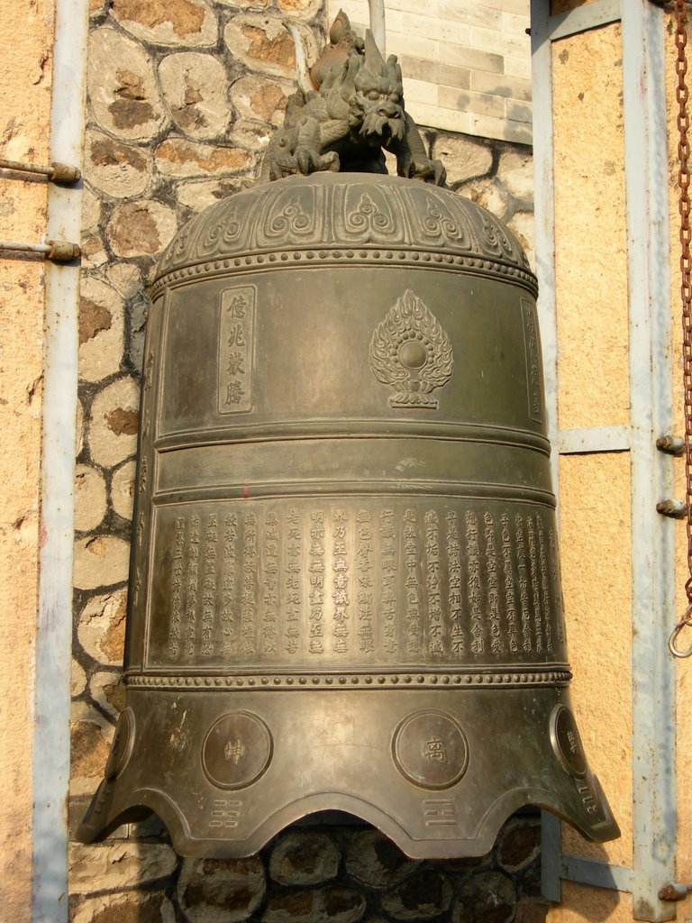 The Bell in Qixian Temple by zihehe