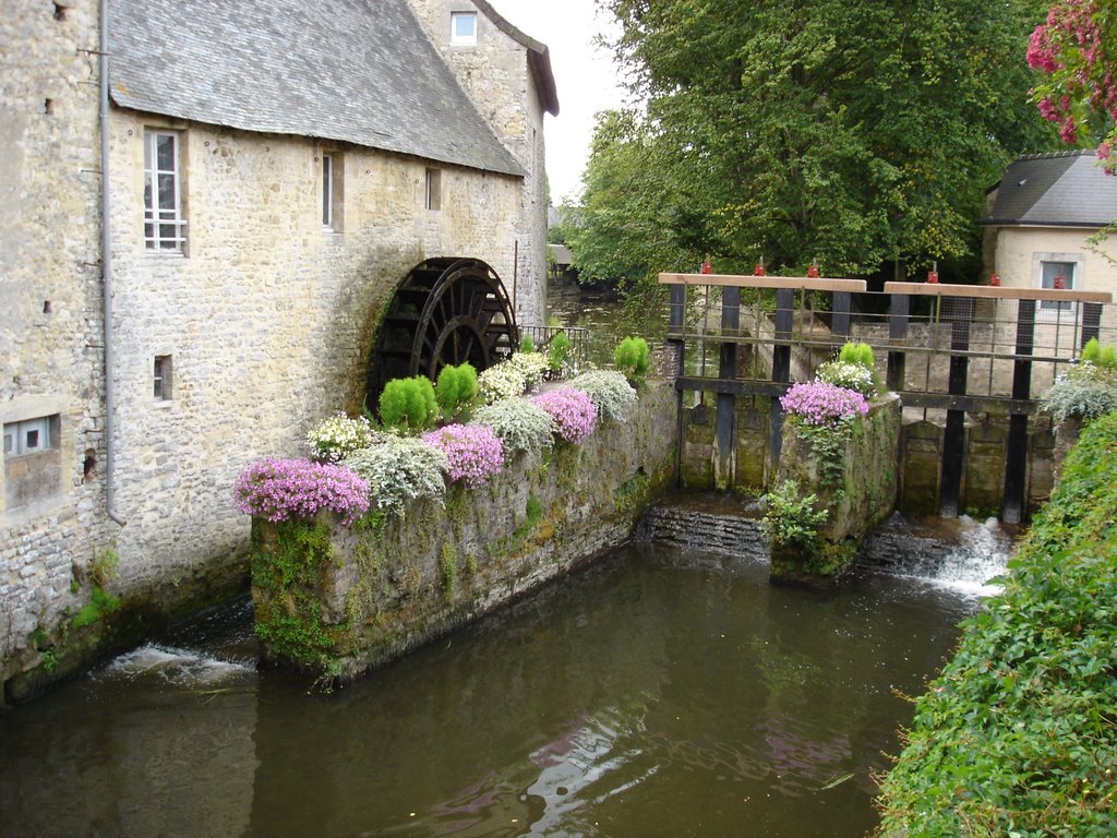 Bayeux by Ken Ludlow