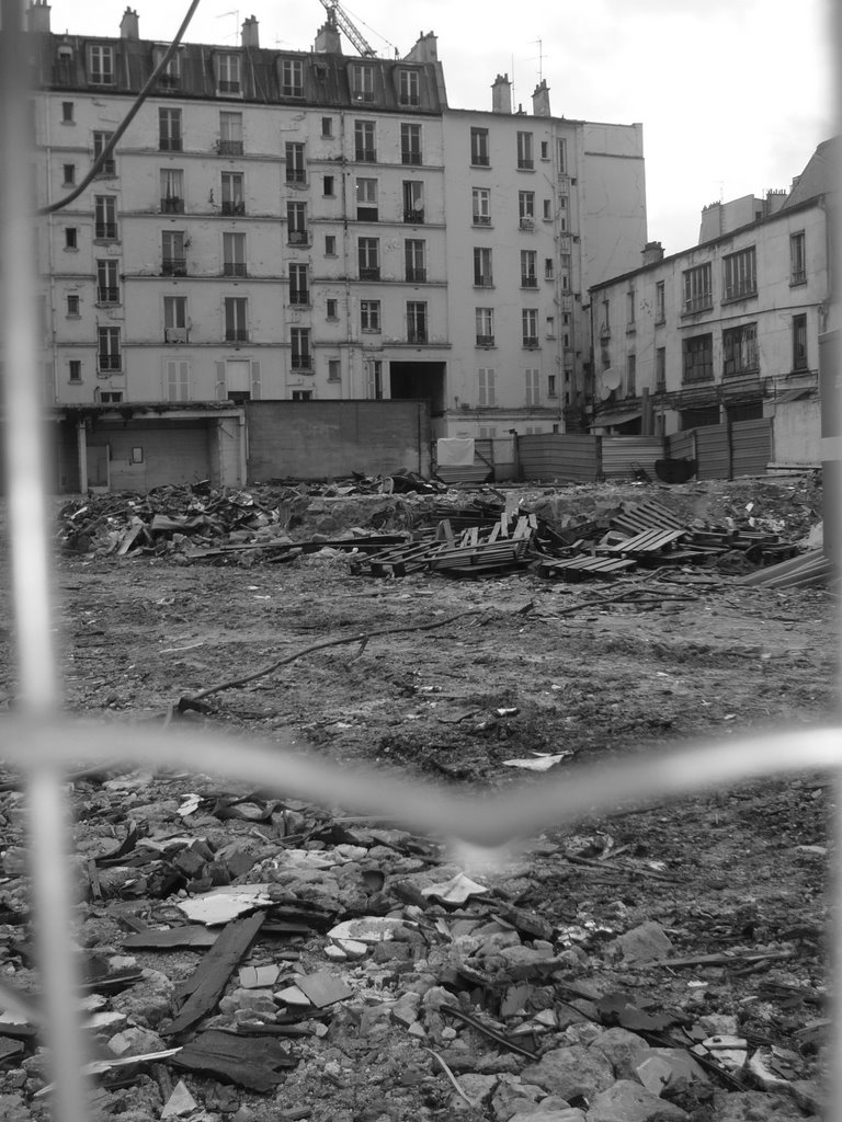 Percement d'une rue à Paris 75018 by Romain Bordé