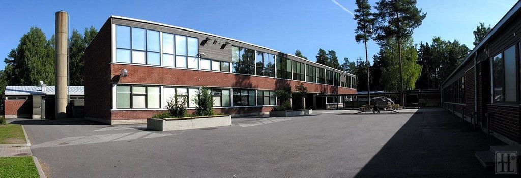 Munkkivuori Comprehensive School by HenriL