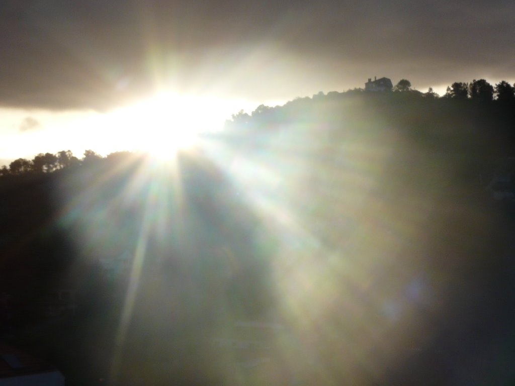 Amanecer en La Valenzana by Ivánglezcarrera