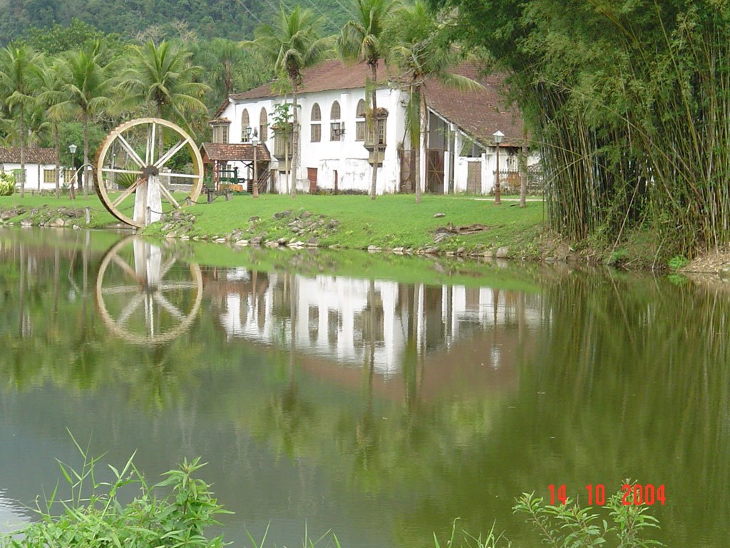 Fazenda as margens da Rodovia 101 - Angra dos Reis by Alexandre e Liliane