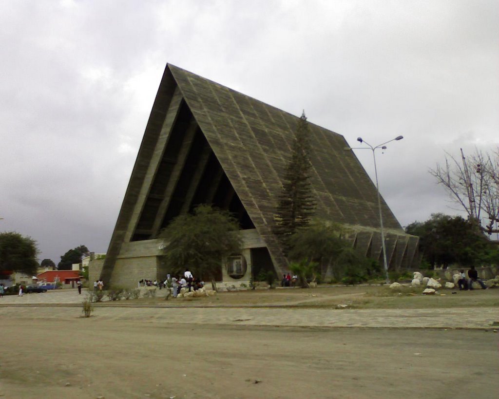 Igreja Católica Benguela 2-11-2007 by pauloat