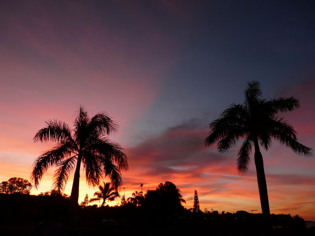 Airlie Beach at dusk by nbaddour