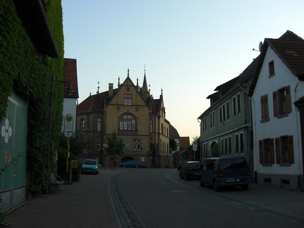 Ueberau - Leuschnerstraße, Blick auf die Grundschule by Lilly66