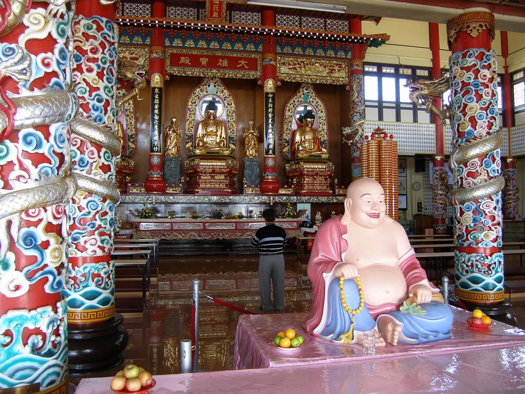 Interno del tempio buddista (Buddha temple) by athos menghini