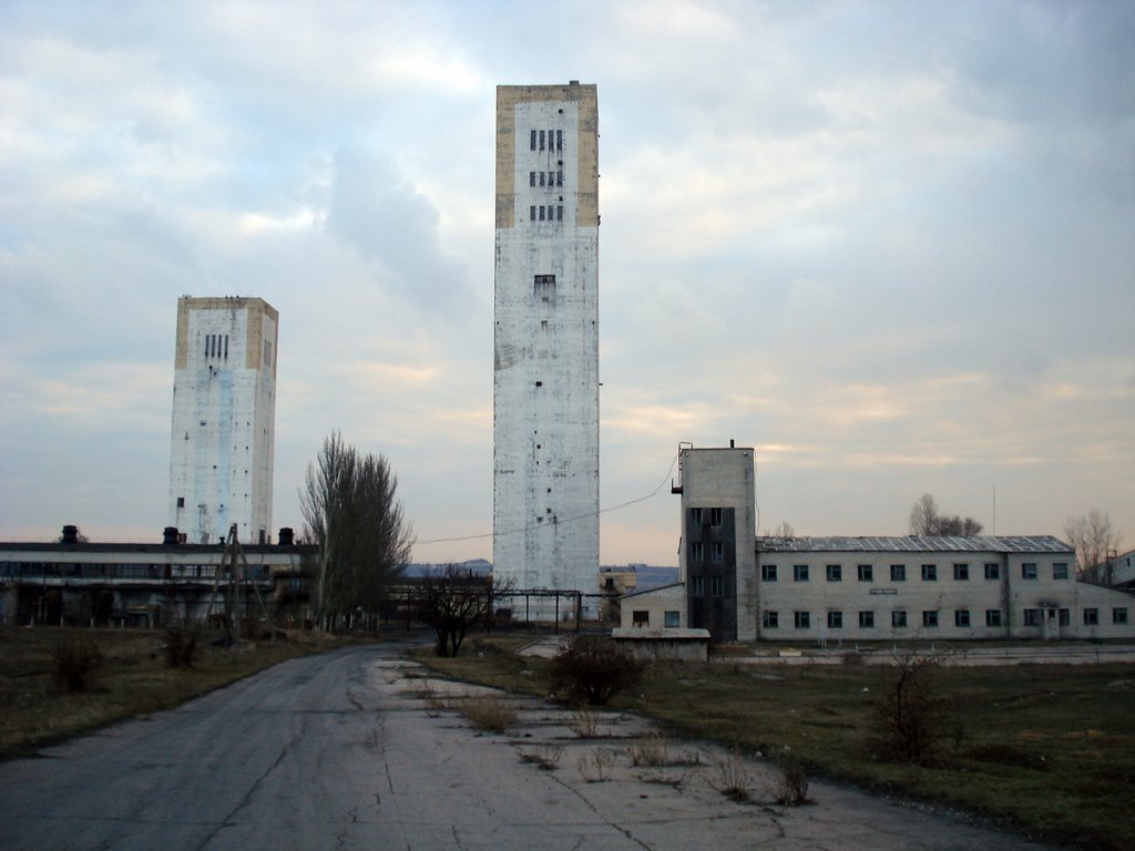 Vinnyts'ke, Donetsk Oblast, Ukraine by Александр Кашкет