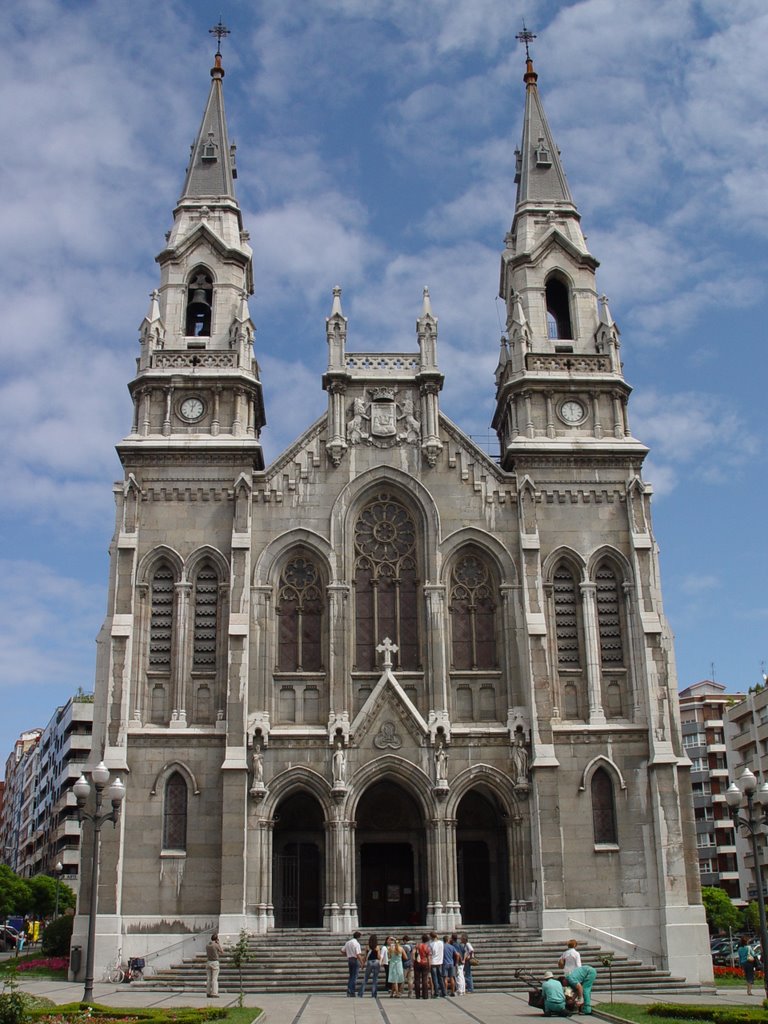 Iglesia Santo Tomás de Sabugo, Avilés by Juanjorr