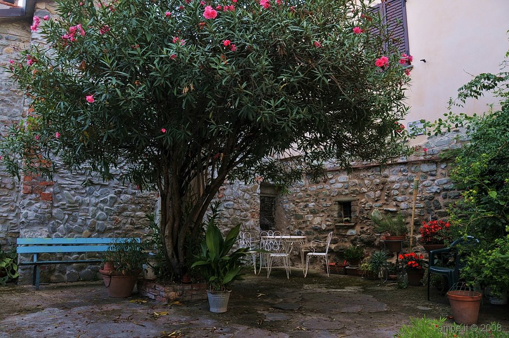 Piazza del giardino antico by tampe