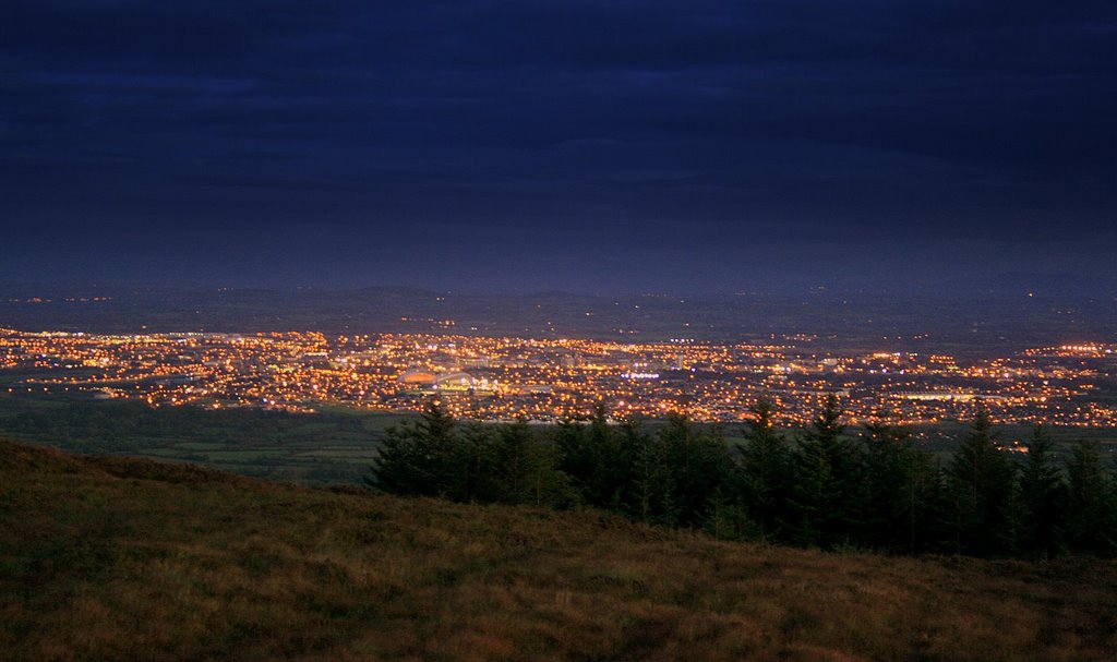 Limerick view by night by Krzysztof Łuszczki