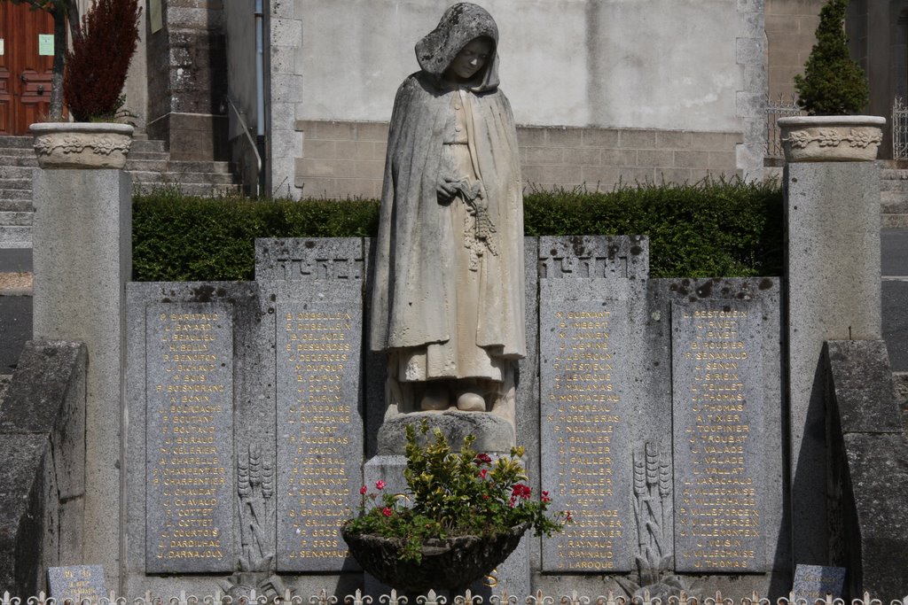 Cieux : monument aux morts by macrobert