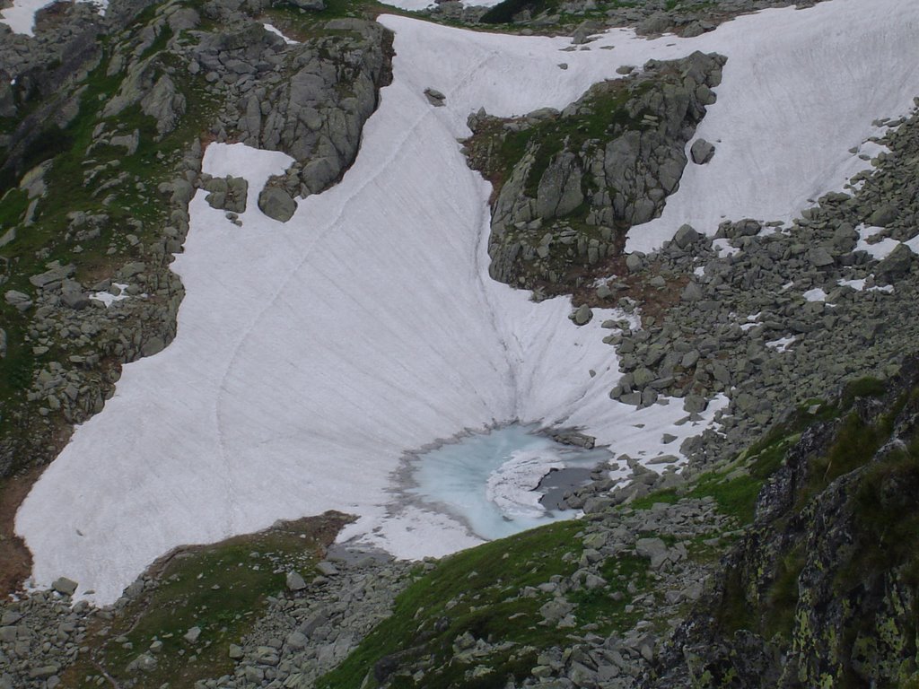 Frozen lake by mikeowar