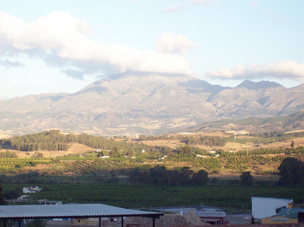 Sierra con algunas nuves vista desde pizarra by Fuynfactory