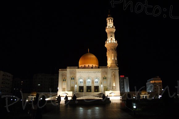 Muscat mosquée, by night. by Laurent Bois-Mariage