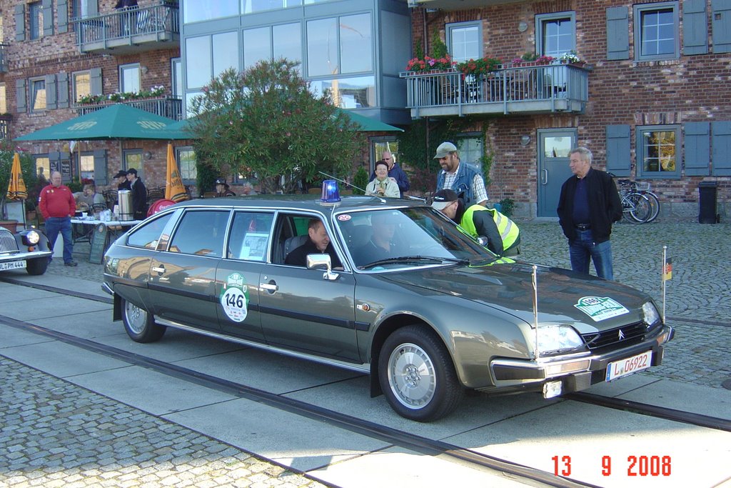 Oldtimer auf großer Tour: von der Elbe an die Spree ,Die neue Klassik-Rallye im Norden! www.hamburg-berlin-klassik.de in Neustrelitz am Hafen 2 by papaheino