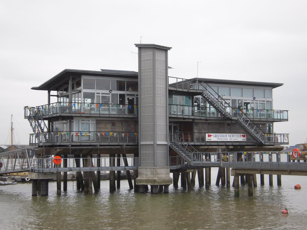 Greenwich Yacht Club by GrossUA