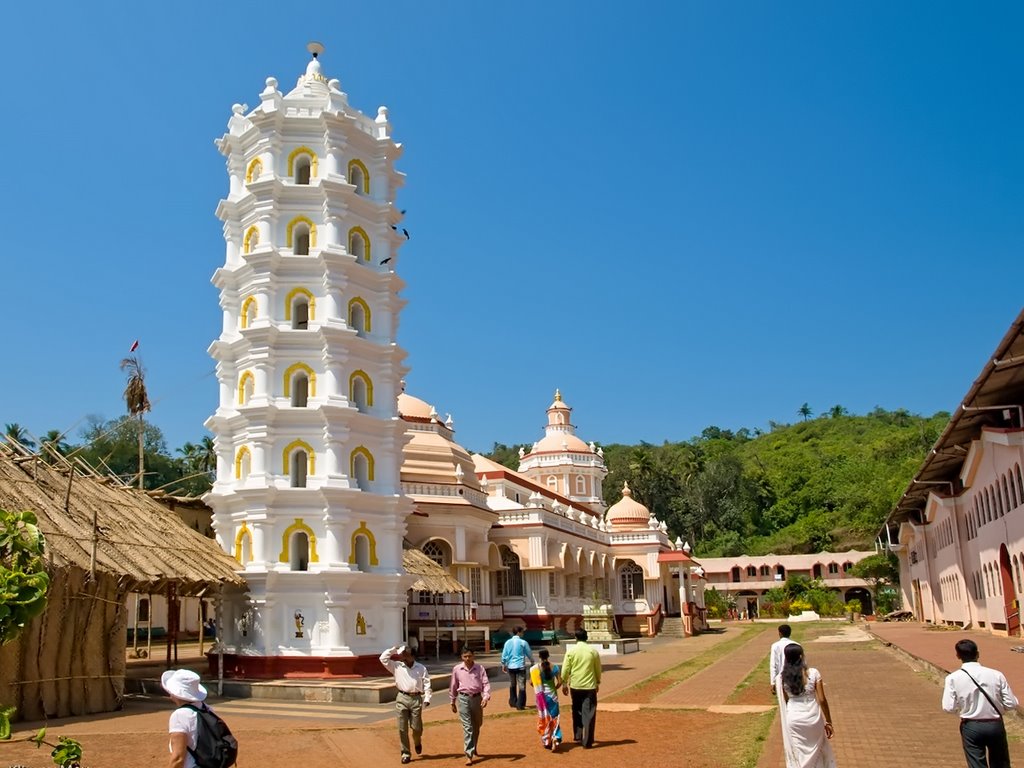 Shri Mangeshi Temple by Max KLM