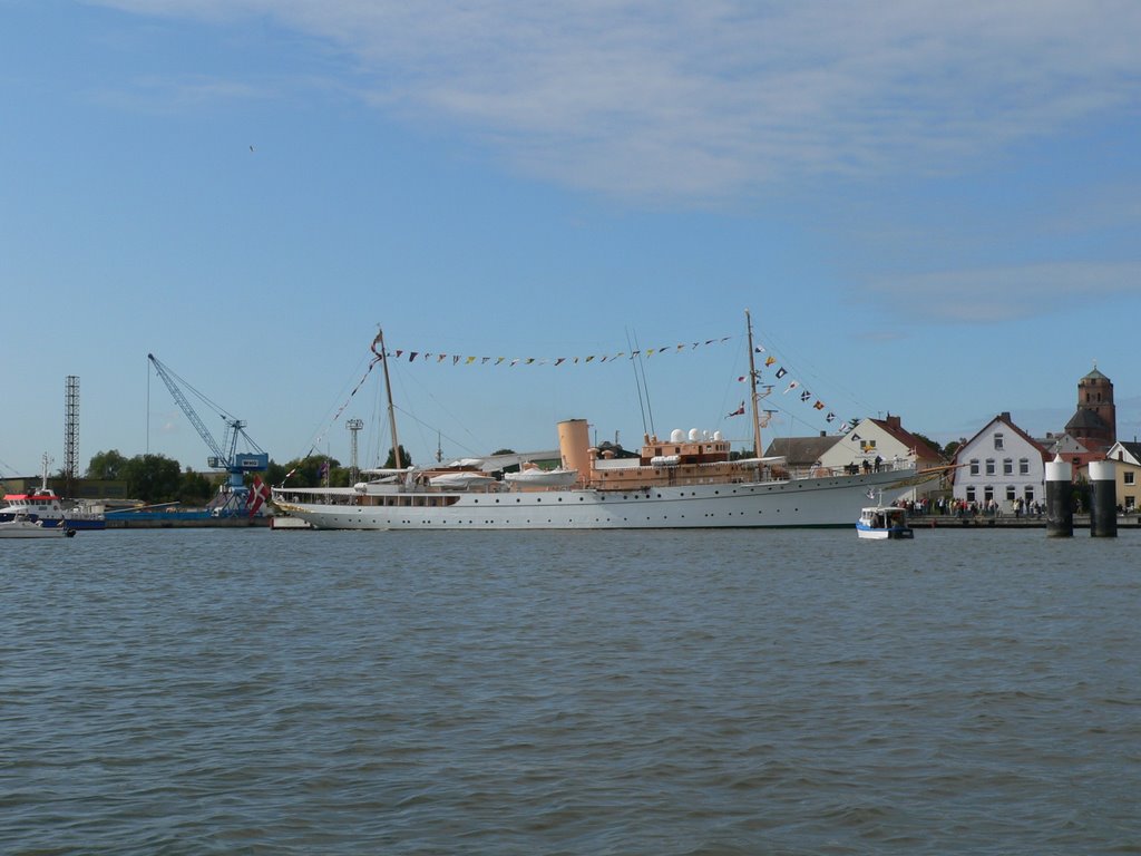 Königsyacht Dannebrog in Wolgast by Torti Bär