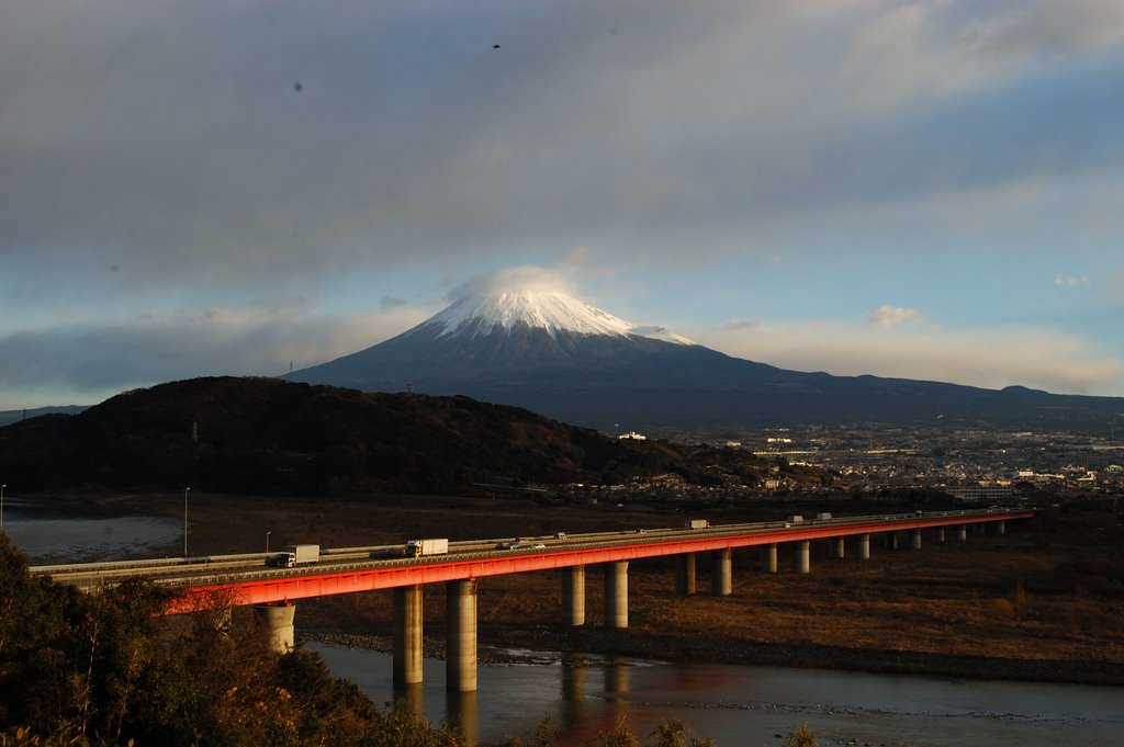 富士川・富士山 by oomori y