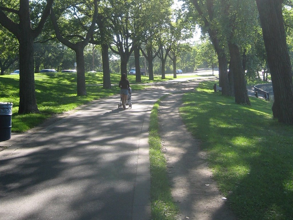 Walking path on north side of Lake Calhoun by fixednut