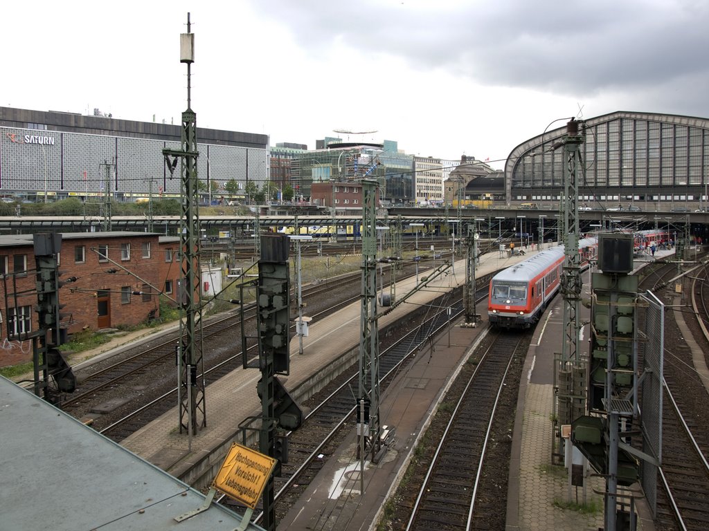 Hamburg Hbf by AnthonyJjm Sluijter