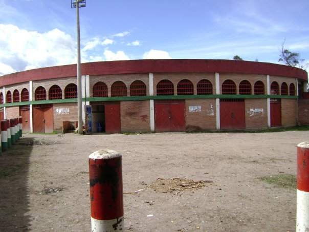 Plaza de Toros Une by Francisco Romero