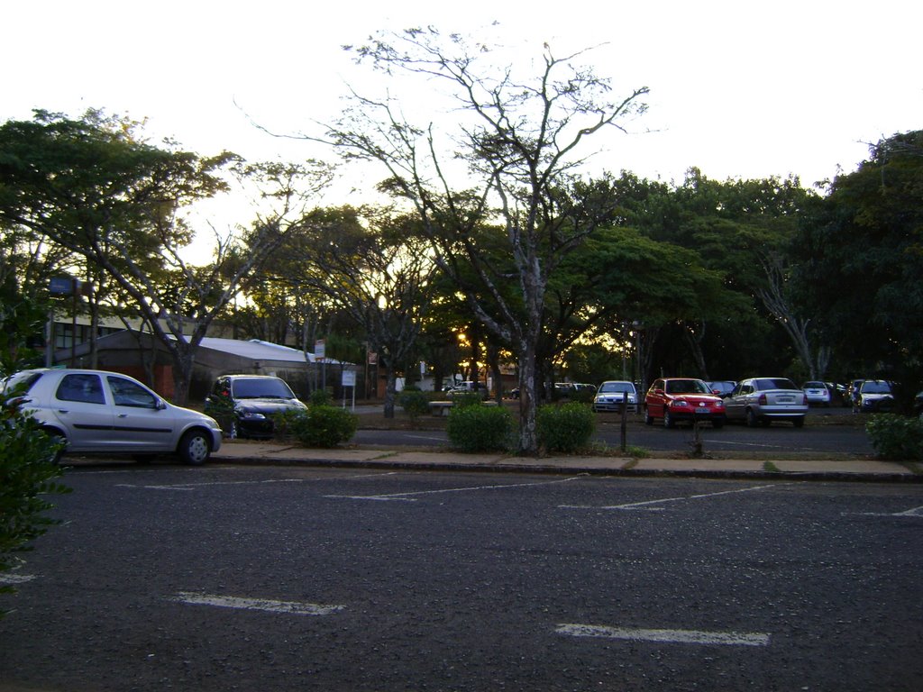 Entardecer no Campus Umuarama - UFU - Uberlândia-MG by Ancelmo Antonio de Queiroz