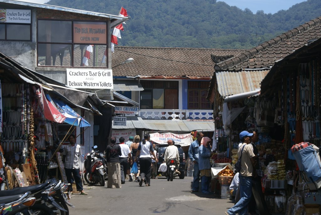 Crackers Bar and Grill, Candikuning by Peter Watts