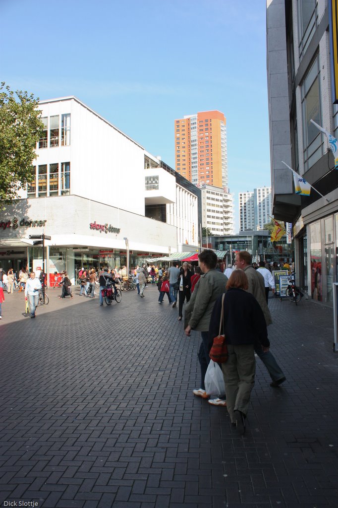 Binnenwegplein (2008) by Dick Slottje