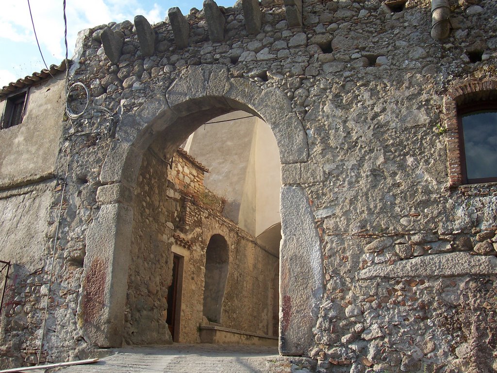 Porta dell'acqua vista dalla parte esterna by riacioto