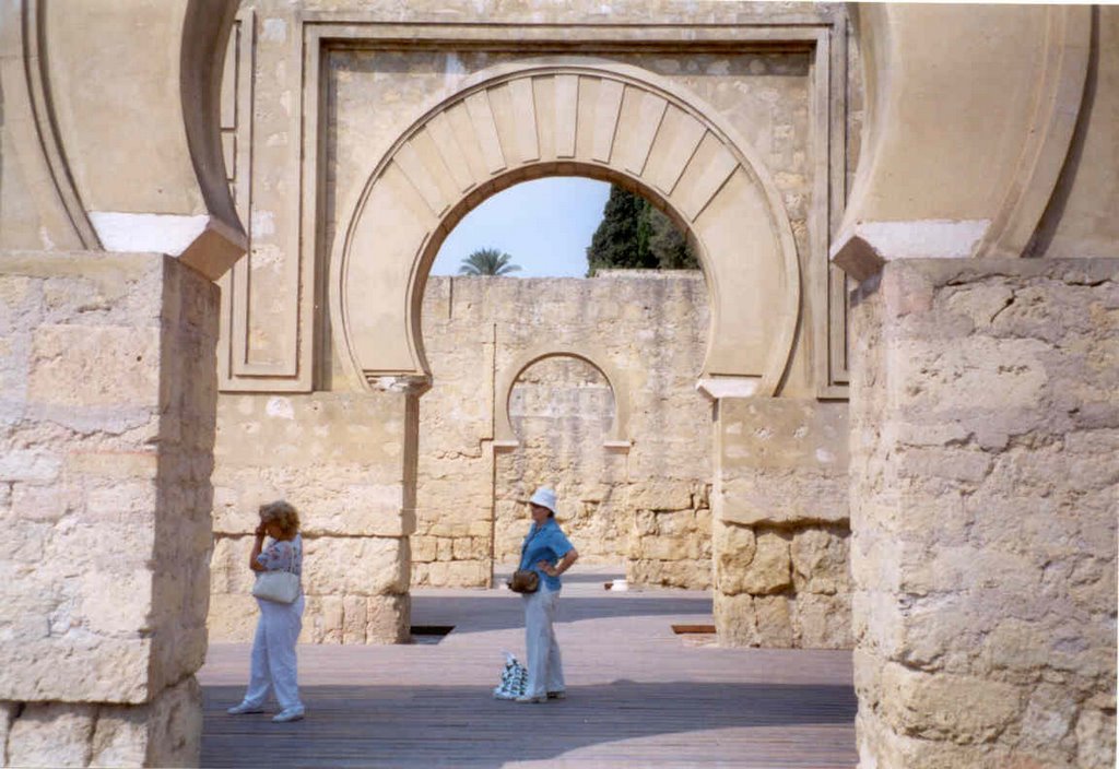 Arcos de Medina Azahara by jsordono