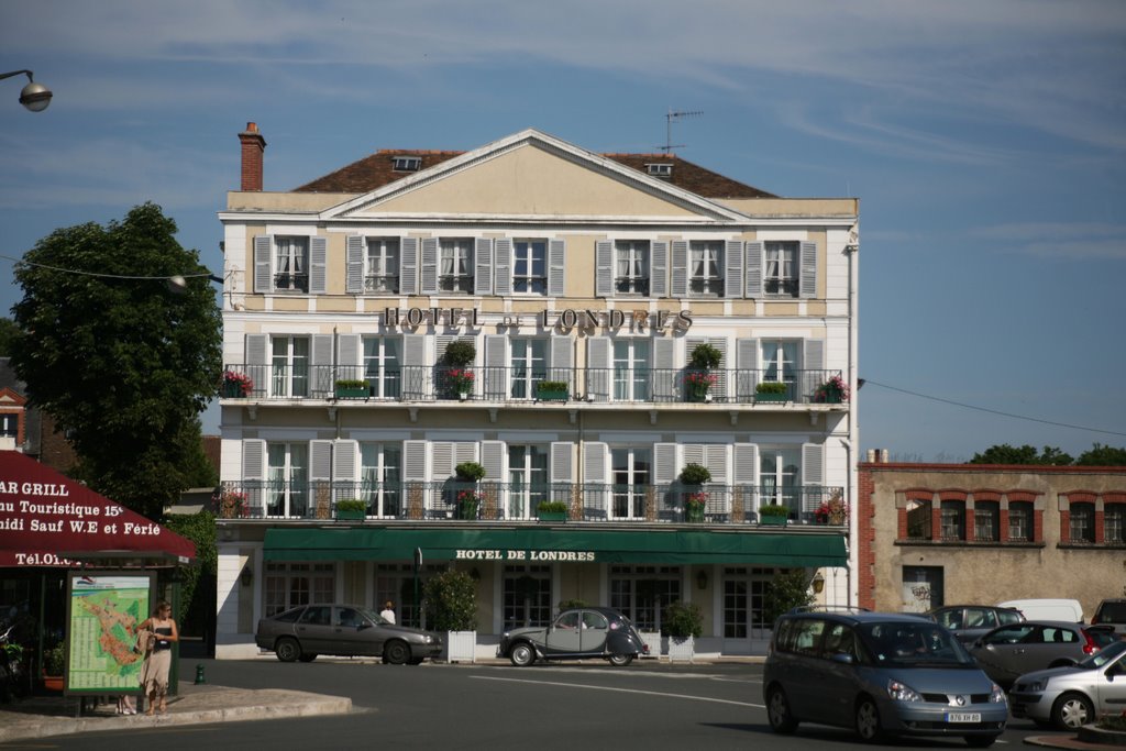 Hôtel de Londres, Fontainebleau, Seine-et-Marne, Île-de-France, France by Hans Sterkendries